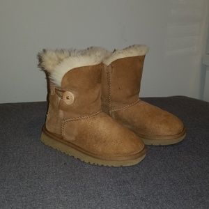 UGG Bailey Button kids size 10